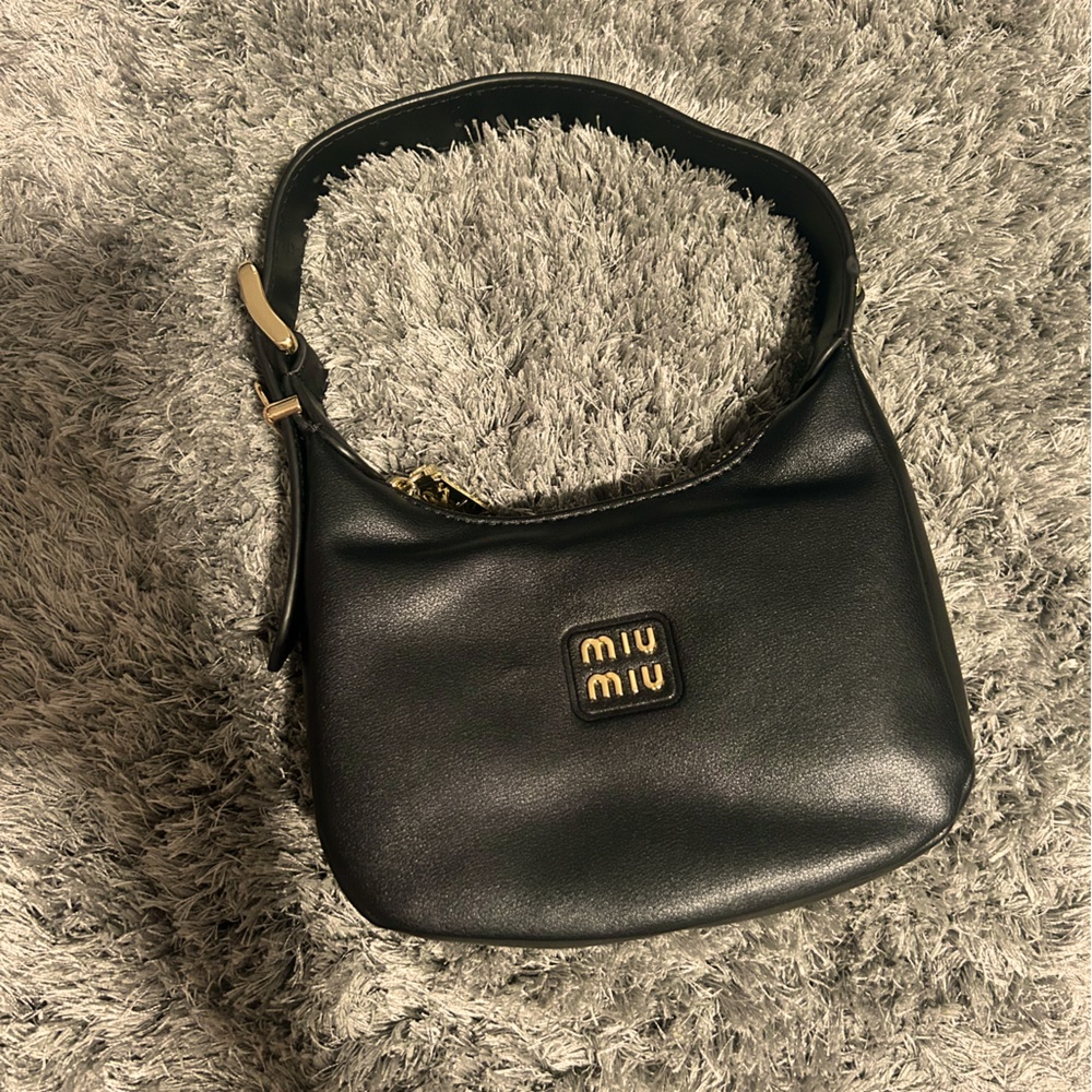 Miu miu bag *no dust bag,no box with it* send offers please I can work with you